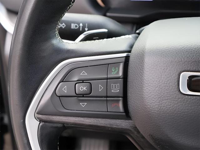 Photo of 2022 Diamond Black Crystal Pearlcoat Jeep Grand Cherokee L