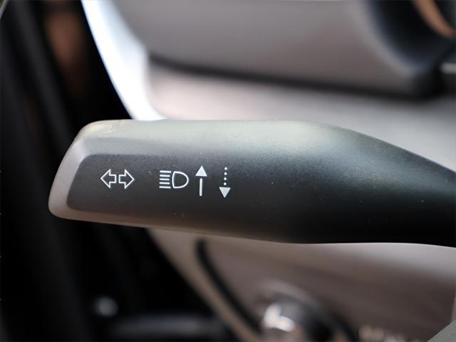 Photo of 2022 Diamond Black Crystal Pearlcoat Jeep Grand Cherokee L