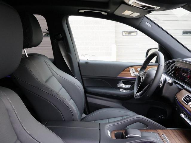 Photo of 2025 Obsidian Black Metallic Mercedes-Benz GLE 450