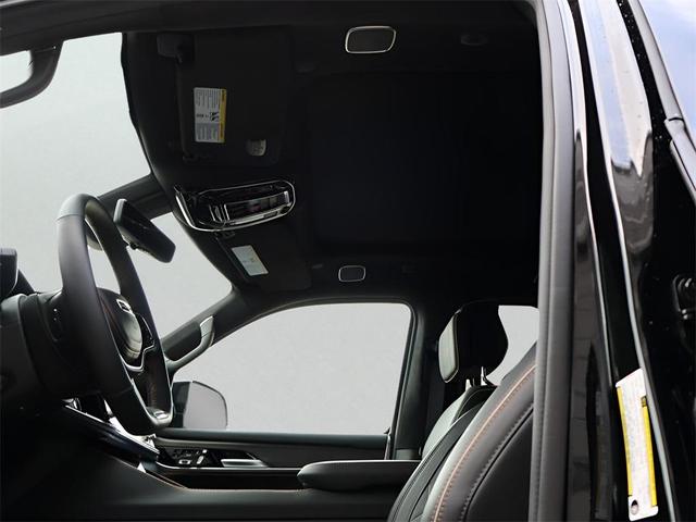 Photo of 2024 Diamond Black Crystal Pearlcoat Jeep Grand Wagoneer