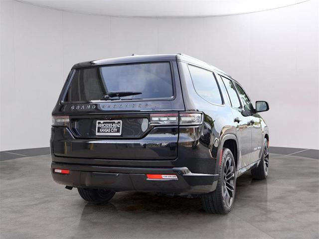 Photo of 2024 Diamond Black Crystal Pearlcoat Jeep Grand Wagoneer
