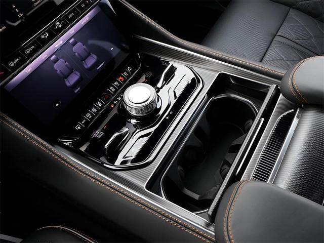 Photo of 2024 Diamond Black Crystal Pearlcoat Jeep Grand Wagoneer