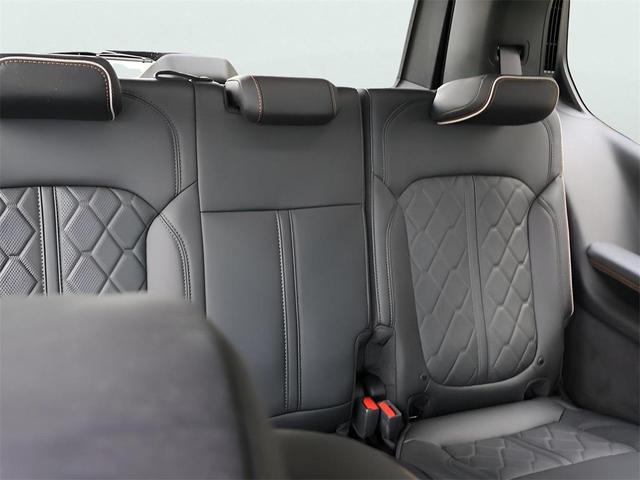 Photo of 2024 Diamond Black Crystal Pearlcoat Jeep Grand Wagoneer