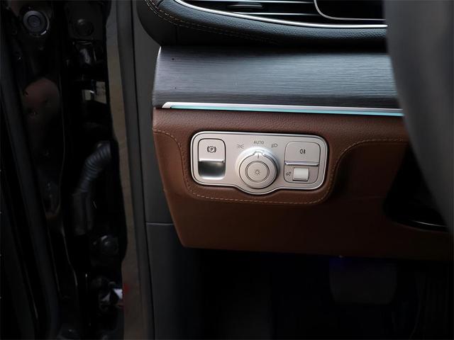 Photo of 2024 Black Mercedes-Benz GLE 350