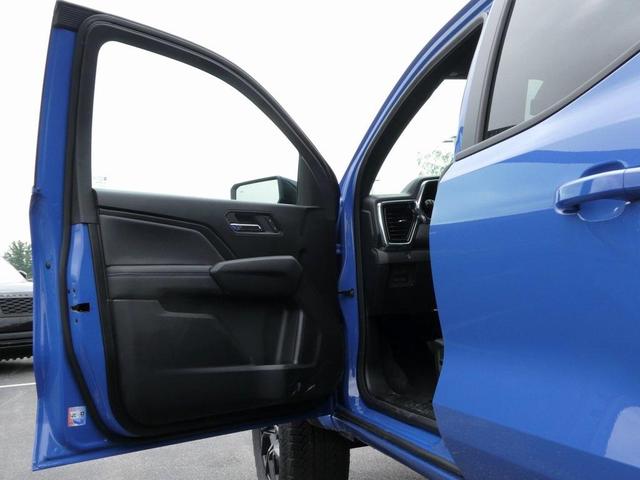 Photo of 2025 Metallic GMC Canyon