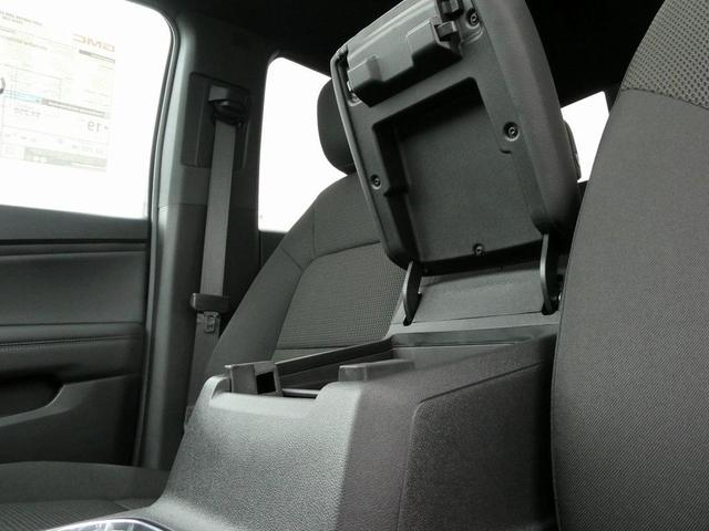 Photo of 2025 Metallic GMC Canyon