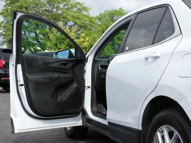 Photo of 2023 Summit White Chevrolet Equinox