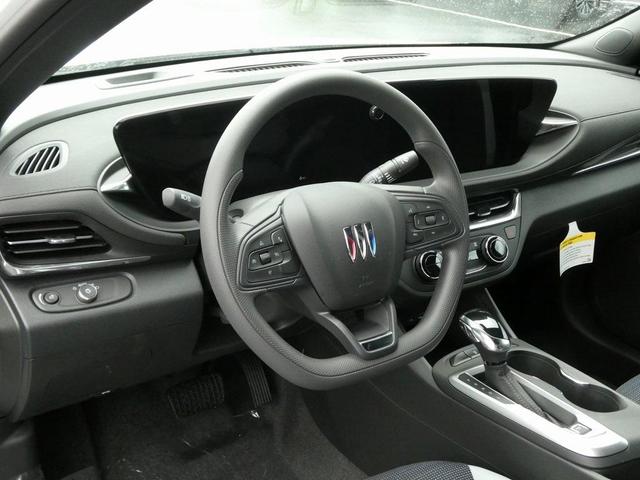 Photo of 2025 Summit White Buick Envista