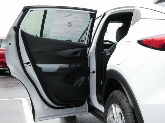 Photo of 2025 Summit White Buick Envista