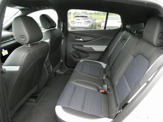 Photo of 2025 Summit White Buick Envista