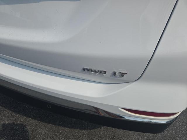 Photo of 2019 Summit White Chevrolet Equinox