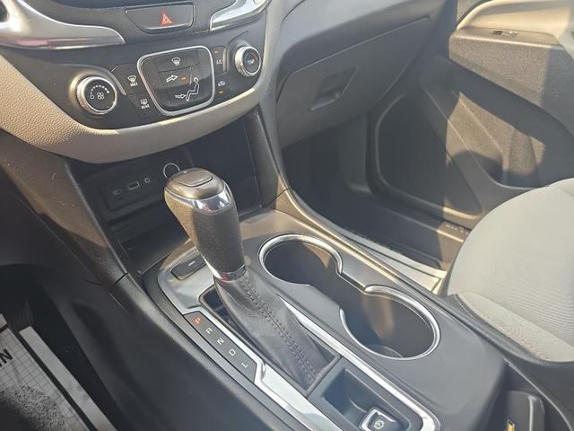 Photo of 2019 Summit White Chevrolet Equinox