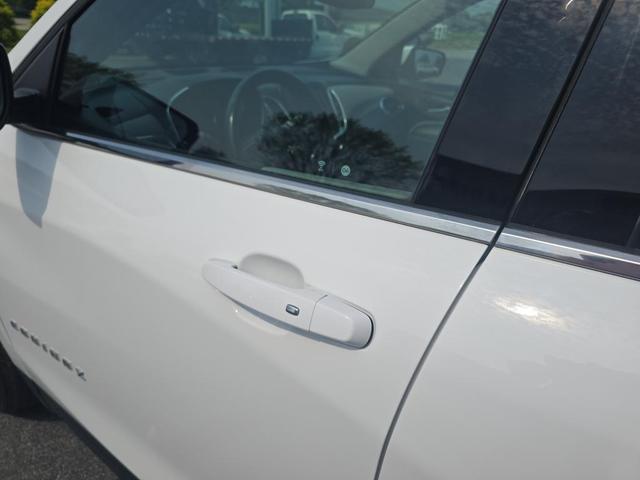 Photo of 2019 Summit White Chevrolet Equinox