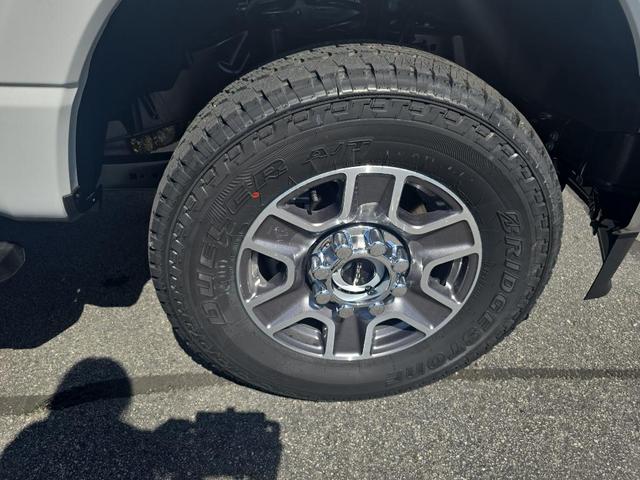 Photo of 2025 Oxford White Ford F-350