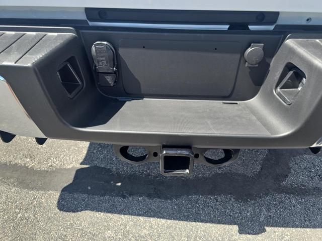 Photo of 2025 Oxford White Ford F-350