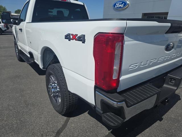 Photo of 2025 Oxford White Ford F-350