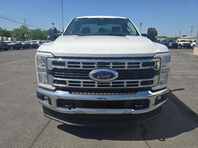 Photo of 2025 Oxford White Ford F-350