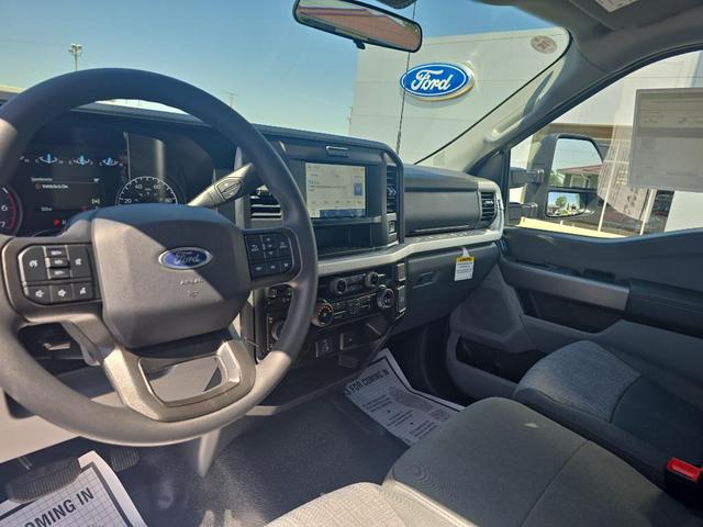 Photo of 2025 Oxford White Ford F-350