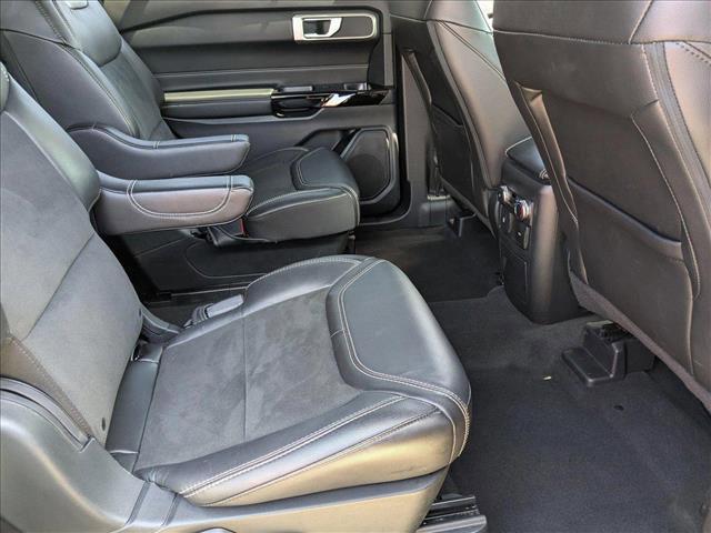 Photo of 2022 Agate Black Metallic Ford Explorer