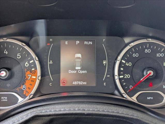 Photo of 2016 Granite Crystal Metallic Clearcoat Jeep Renegade