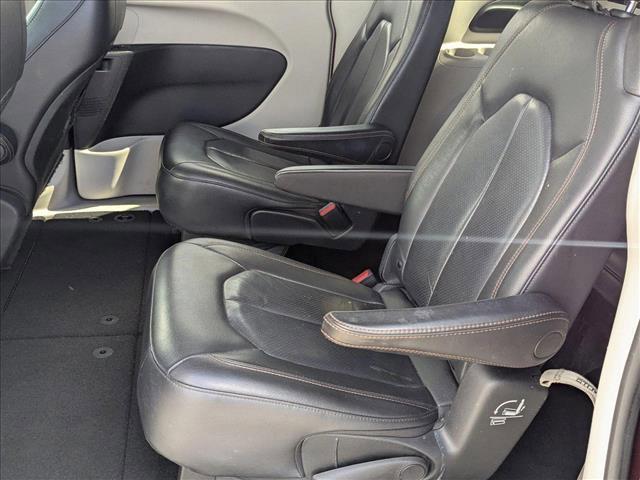 Photo of 2020 Velvet Red Pearlcoat Chrysler Pacifica