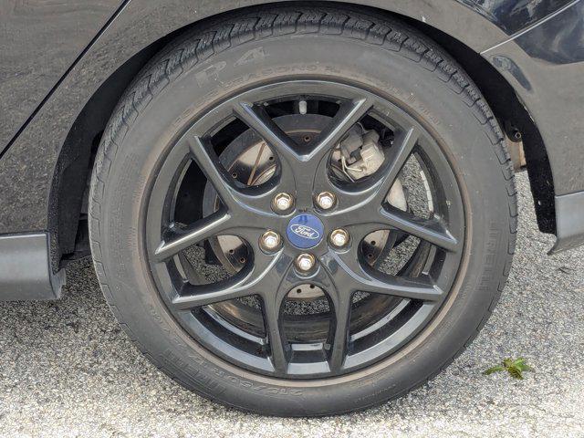 Photo of 2016 Shadow Black Ford Focus
