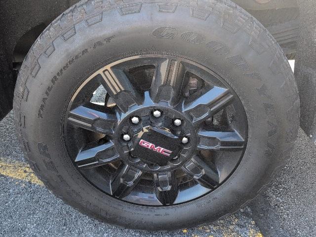 Photo of 2024 Summit White GMC Sierra 2500