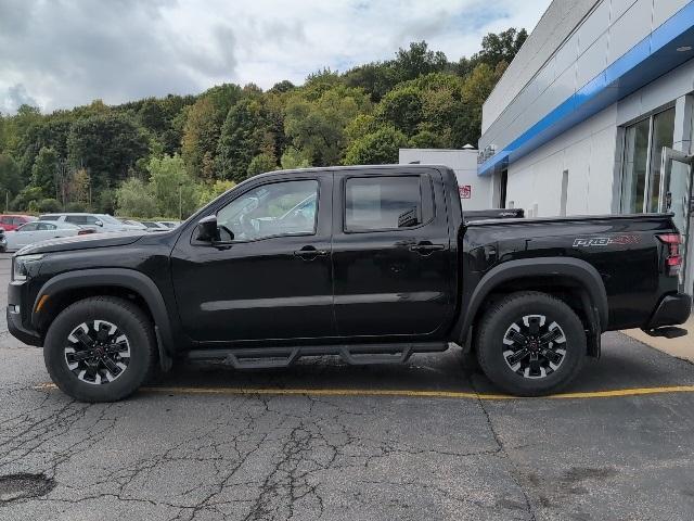 Photo of 2022 Black Nissan Frontier