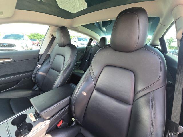 Photo of 2021 Black Tesla Model 3