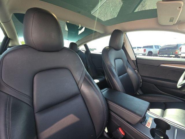 Photo of 2021 Black Tesla Model 3