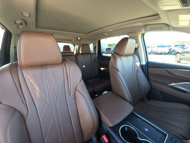 Photo of 2025 White Acura MDX