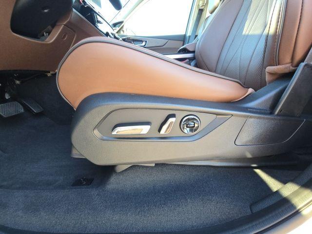 Photo of 2025 White Acura MDX