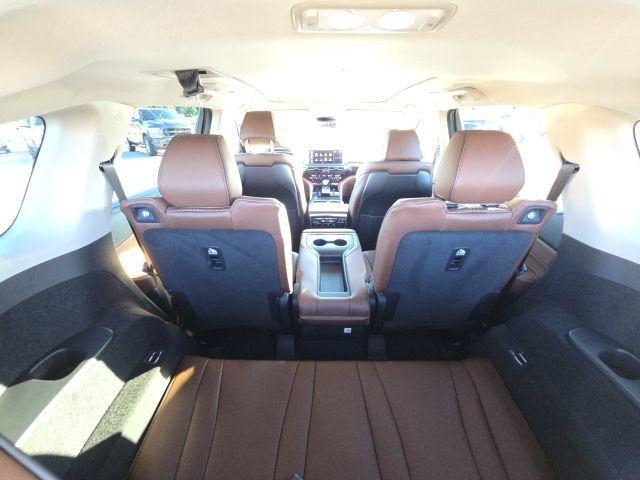 Photo of 2025 White Acura MDX