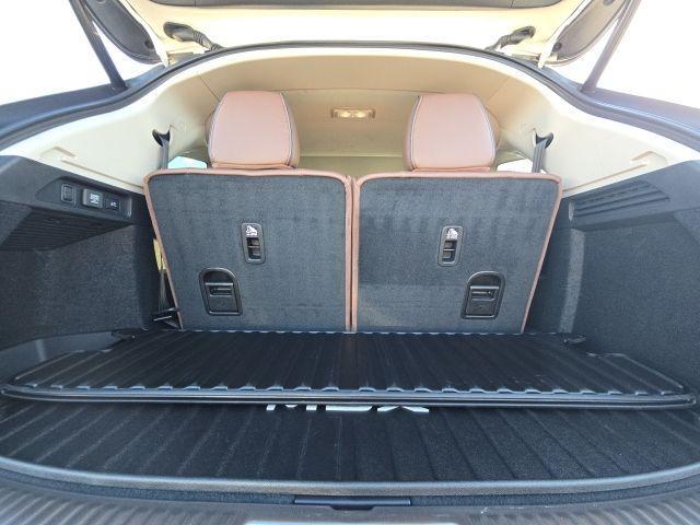 Photo of 2025 White Acura MDX