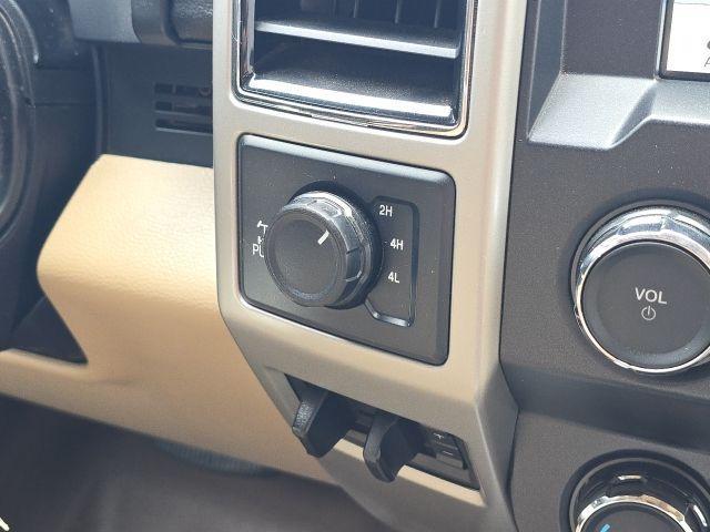 Photo of 2019 Oxford White Ford F-250