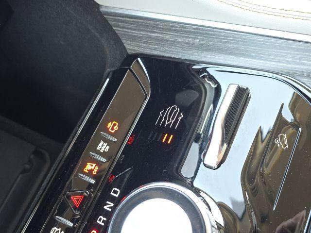 Photo of 2023 Bright White Clearcoat Jeep Wagoneer