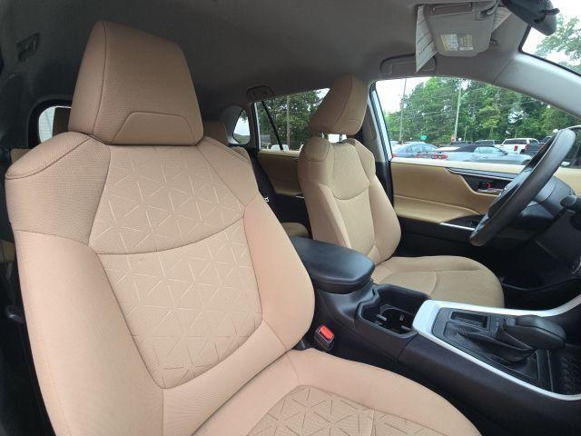 Photo of 2022 White Toyota RAV4
