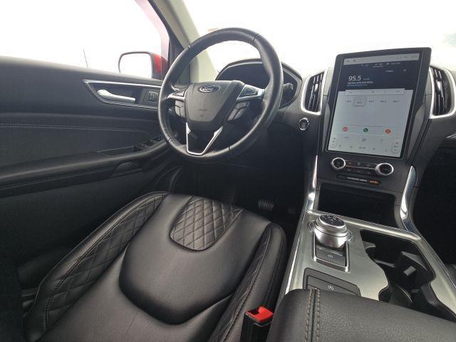Photo of 2023 Red Metallic Ford Edge
