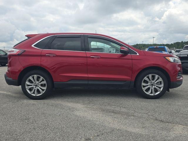 Photo of 2023 Red Metallic Ford Edge