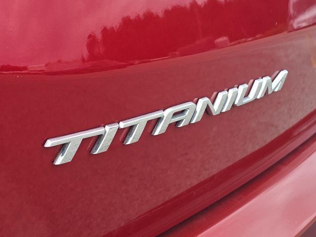 Photo of 2023 Red Metallic Ford Edge