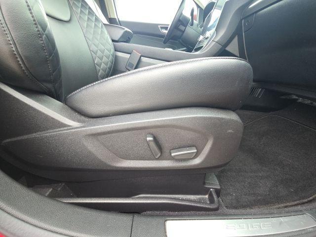 Photo of 2023 Red Metallic Ford Edge