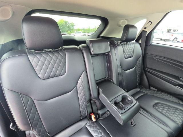 Photo of 2023 Red Metallic Ford Edge