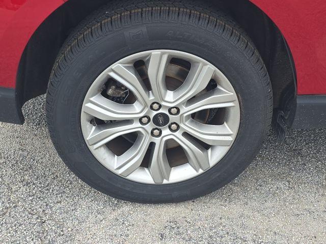 Photo of 2023 Red Metallic Ford Edge