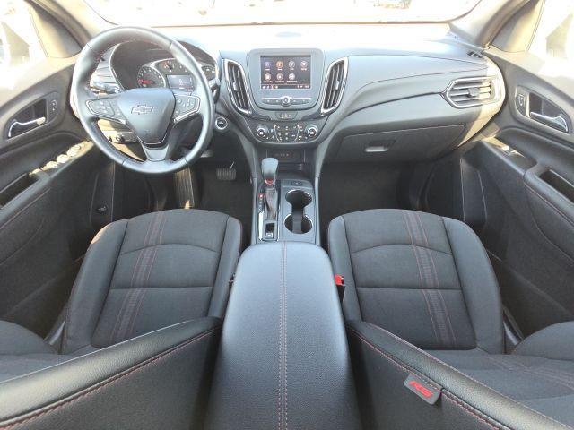Photo of 2022 Silver Ice Metallic Chevrolet Equinox