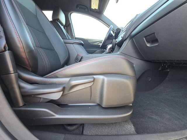 Photo of 2022 Silver Ice Metallic Chevrolet Equinox