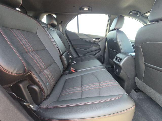 Photo of 2022 Silver Ice Metallic Chevrolet Equinox