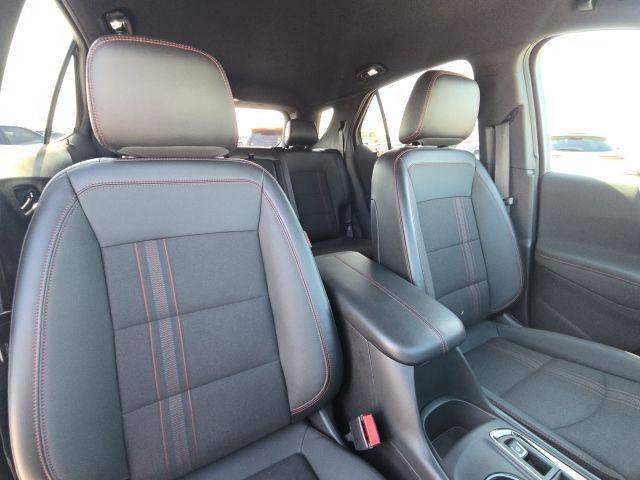 Photo of 2022 Silver Ice Metallic Chevrolet Equinox