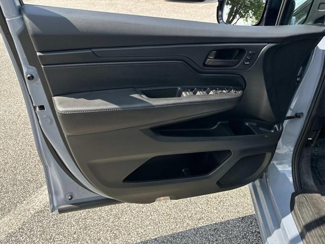 Photo of 2023 Sonic Gray Pearl Honda Odyssey