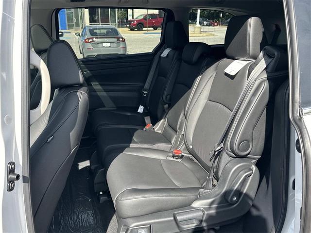 Photo of 2026 Platinum White Pearl Honda Odyssey