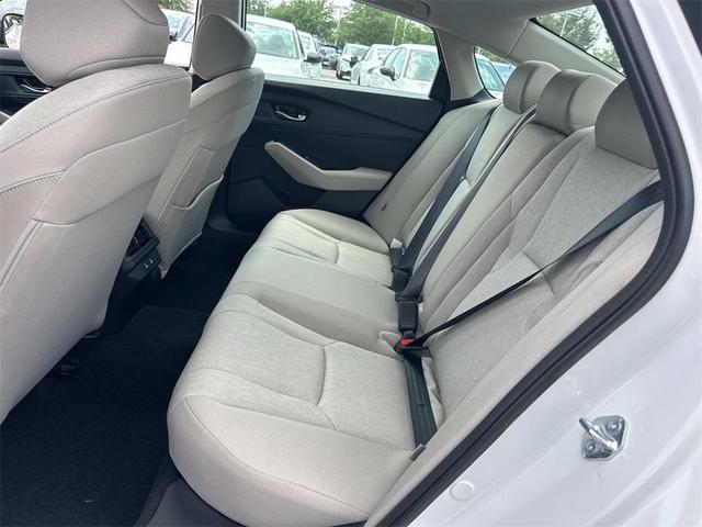 Photo of 2025 Platinum White Pearl Honda Accord